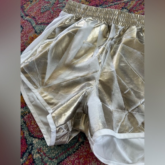 🔥Under Armour | Women’s Gold and White Crackle Heat Gear Running Shorts lined XS - Picture 8 of 10